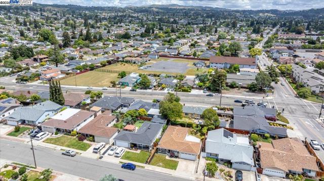 19678 Bernal Street, Castro Valley CA: https://media.crmls.org/mediaz/dea502d4-2adb-44a5-83cd-9a5809cc07ac.jpg