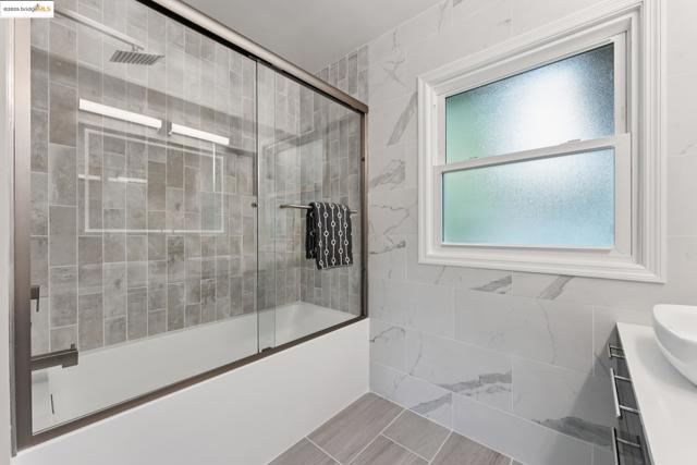 1057 Arlington Blvd, El Cerrito CA: https://media.crmls.org/mediaz/dea623c9-c1bd-440b-83ee-03c16a877605.jpg