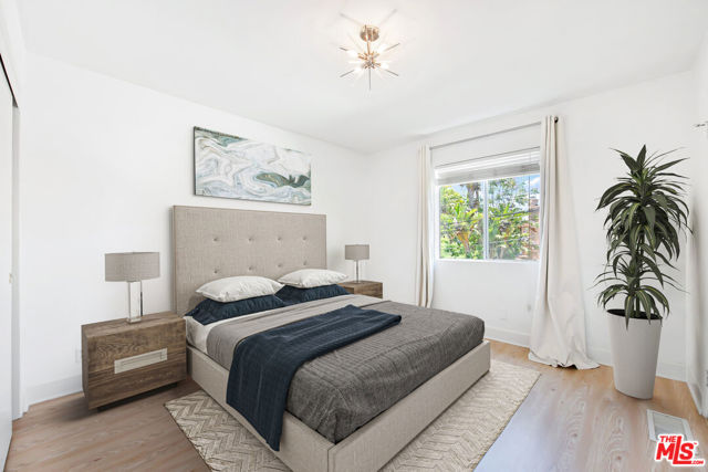 1239 S Orange Drive, Los Angeles CA: https://media.crmls.org/mediaz/dea6bdca-19a5-42a2-8b18-5d38be940c63.jpg
