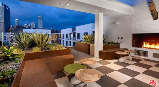 1340 S Hill Street, Los Angeles CA: https://media.crmls.org/mediaz/dea759cd-283f-4078-87ef-1070b579dd07.jpg