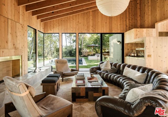 28779 Sea Ranch Way, Malibu CA: https://media.crmls.org/mediaz/dea7dc11-e5f8-4625-8ec3-2e38b6cf4178.jpg