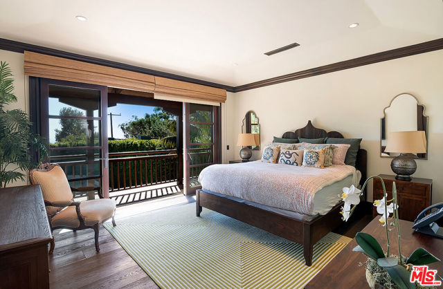 24834 Pacific Coast Highway, Malibu CA: https://media.crmls.org/mediaz/dea7e789-22f9-474e-b443-a0699f3d0ea3.jpg