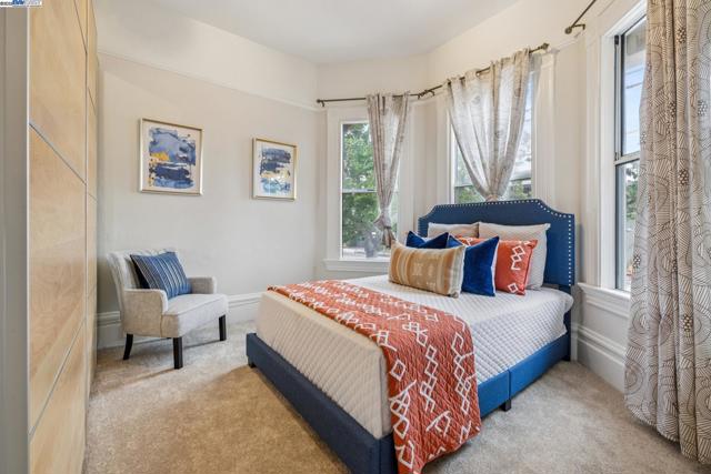 545 Central Ave, Alameda CA: https://media.crmls.org/mediaz/dea80f7f-b729-4262-acef-06fb04526305.jpg