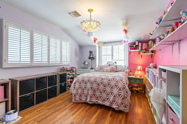 Detail Gallery Image 15 of 22 For 2701 N 6th St, Burbank,  CA 91504 - 3 Beds | 2 Baths