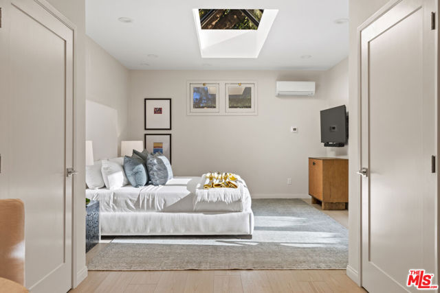 2329 Manning Avenue, Los Angeles CA: https://media.crmls.org/mediaz/dea860df-eb9e-45a4-8ac7-1253bbb44966.jpg