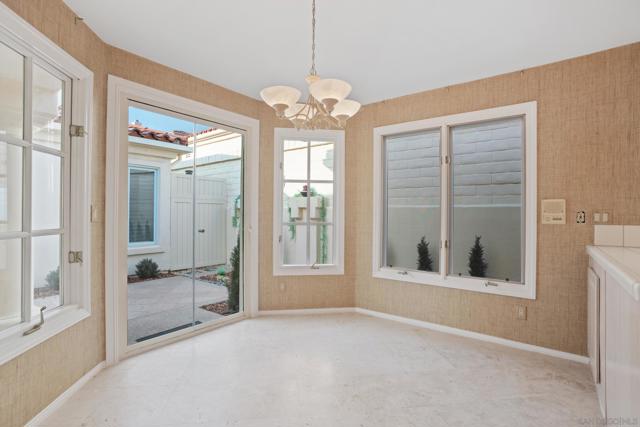 1327 Caminito Batea, La Jolla CA: https://media.crmls.org/mediaz/dea8d429-58d1-43c2-a248-57279c1e02d8.jpg