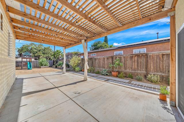 4991 Date Pl, San Diego CA: https://media.crmls.org/mediaz/dea94f19-ec43-4d5a-a9b8-cb437604b5da.jpg