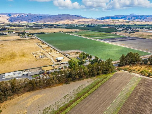 790 Shore Road, Hollister CA: https://media.crmls.org/mediaz/dea9759d-aca0-4a43-acd3-7fedb94af533.jpg