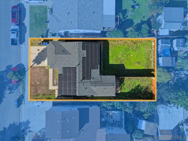 835 Colorado Ave, Chula Vista CA: https://media.crmls.org/mediaz/deaa30e9-1764-4538-ae66-bf60bf9e48c6.jpg