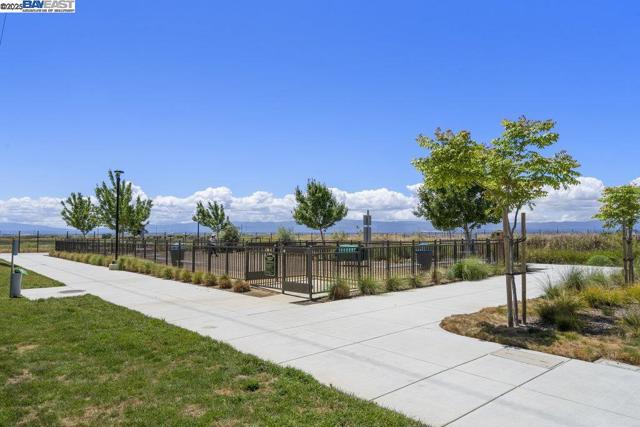 8918 Rudder Way, Newark CA: https://media.crmls.org/mediaz/deaad00d-d6c8-4392-a19f-79e622452213.jpg