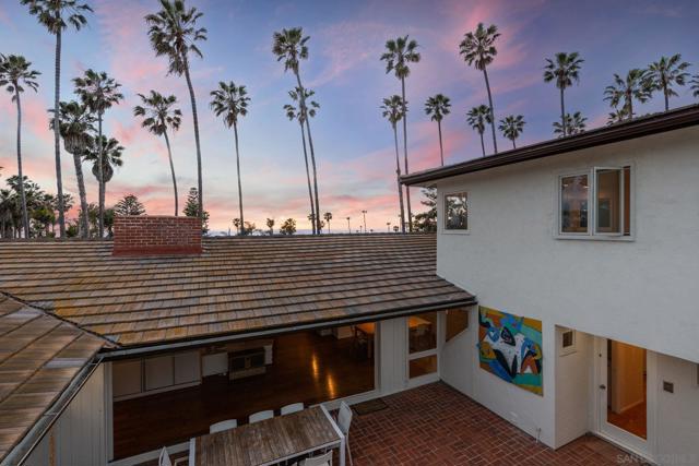 6423 Avenida Cresta, La Jolla CA: https://media.crmls.org/mediaz/deaada99-7f46-4b16-93b0-1b1f12515e07.jpg