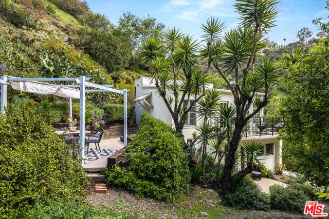 1205 N Beverly Glen Boulevard, Los Angeles CA: https://media.crmls.org/mediaz/deab974f-e0ec-4b8d-b51c-ac2957e6502d.jpg