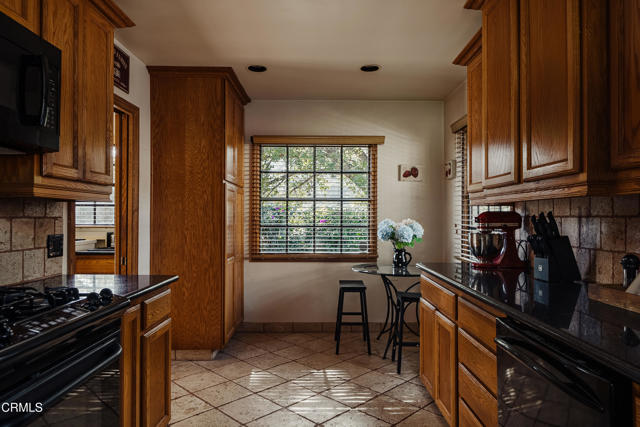 Detail Gallery Image 13 of 29 For 3818 Altura Ave, La Crescenta,  CA 91214 - 3 Beds | 2 Baths