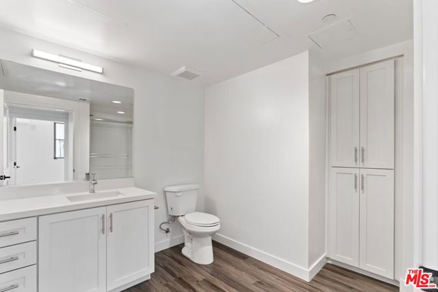 5020 Woodman, 211 photo 17
