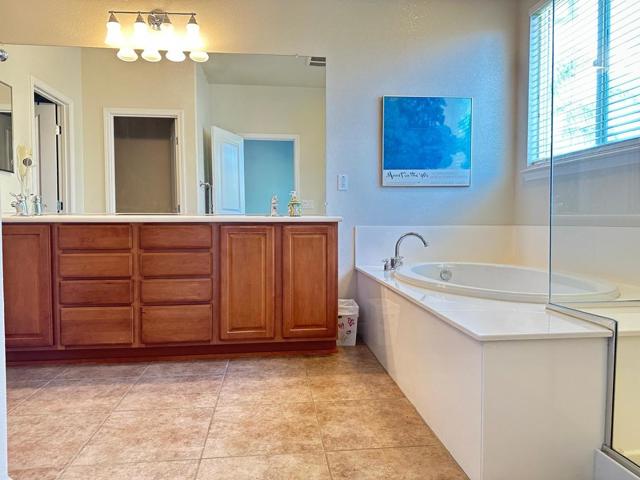 10526 Seahorn Drive, Stockton CA: https://media.crmls.org/mediaz/deabeb5a-7e27-4c3b-9def-e81bd8214797.jpg