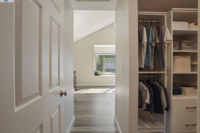 10034 Foxboro Cir, San Ramon CA: https://media.crmls.org/mediaz/deac3b91-ff0a-4c8e-ac6a-fe8d5e79789f.jpg
