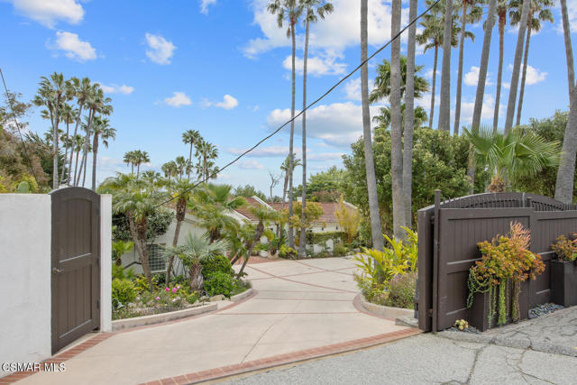 6972 Grasswood Avenue, Malibu CA: https://media.crmls.org/mediaz/deac9b9f-134e-49e9-804a-ab599b11329d.jpg