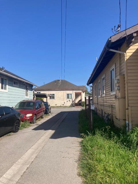 124 Riverside Drive, Watsonville CA: https://media.crmls.org/mediaz/dead55e6-1e1b-4fdf-8a46-a61081b05a43.jpg