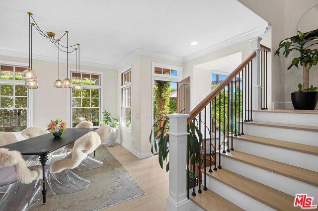 2584 Bungalow Place, Corona del Mar CA: https://media.crmls.org/mediaz/dead7f11-7bf6-471f-9b8a-a02dc75a696a.jpg