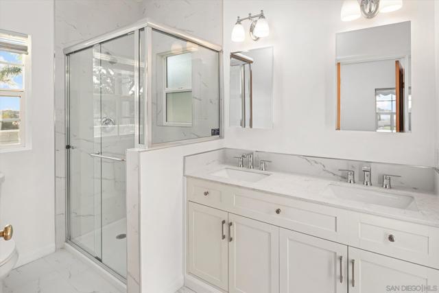 260 H Avenue, Coronado CA: https://media.crmls.org/mediaz/deadd8bf-28ed-4bfd-804a-2c5490d78a61.jpg