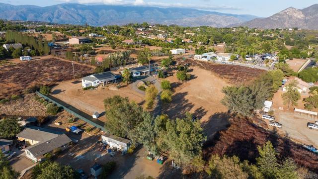 28757 Mac Tan Road, Valley Center CA: https://media.crmls.org/mediaz/deadfa78-e705-4003-af58-3ad26d7d0d83.jpg