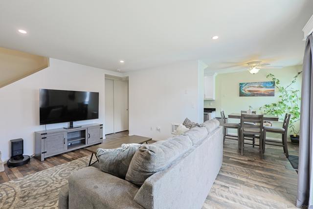 3454 Castle Glen Dr., San Diego CA: https://media.crmls.org/mediaz/deadfe98-fa12-49a3-afb6-b1f84784064a.jpg