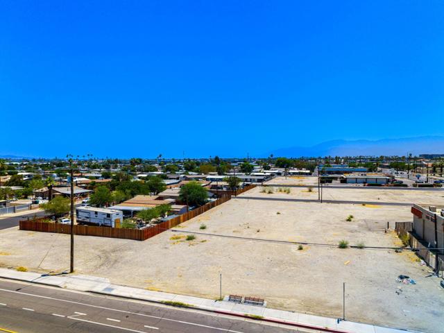 83037 Ave 44, Indio CA: https://media.crmls.org/mediaz/deae572b-b9d6-4e13-938e-458649d798ea.jpg