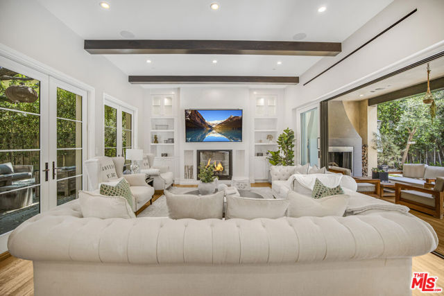 439 S Spalding Dr, Beverly Hills CA: https://media.crmls.org/mediaz/deaec6ee-7659-46e4-ad7e-6e1755ed243a.jpg