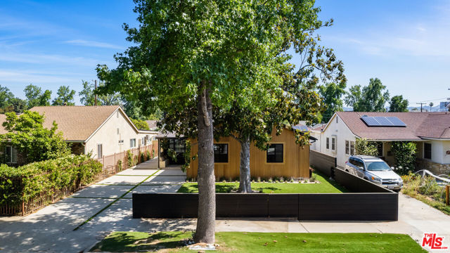 14742 Weddington Street, Sherman Oaks CA: https://media.crmls.org/mediaz/deaeebed-01bc-49d2-989b-07201b069931.jpg