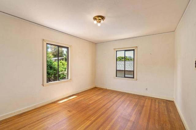1317 Laguna Avenue, Burlingame CA: https://media.crmls.org/mediaz/deaf37da-58fa-4b0a-827b-4edb5dd648b4.jpg