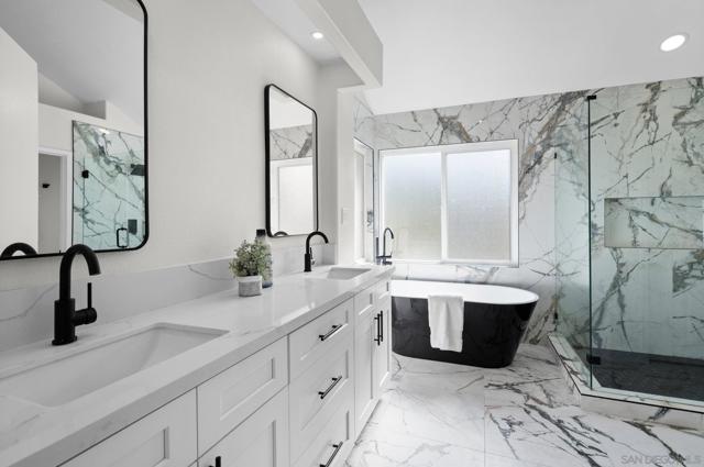 12109 Via San Loreno, San Diego CA: https://media.crmls.org/mediaz/deb032f3-873d-4d41-8385-b79048971a4e.jpg