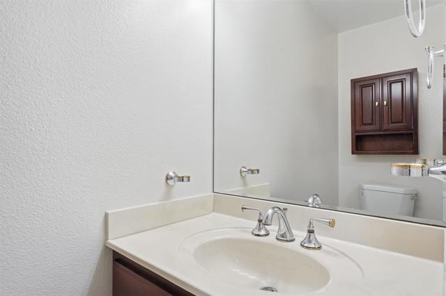 Detail Gallery Image 13 of 16 For 909 Caminito Madrigal #B,  Carlsbad,  CA 92011 - 2 Beds | 2/1 Baths
