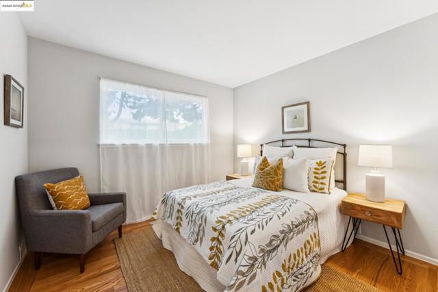 3129 Deseret Dr, Richmond CA: https://media.crmls.org/mediaz/deb042a5-5ef3-4f40-9b7c-0c5db081d78e.jpg