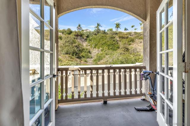 3432 Cameo Dr, Oceanside CA: https://media.crmls.org/mediaz/deb05ed4-27dc-47a6-9d9d-6b73a2905ac0.jpg
