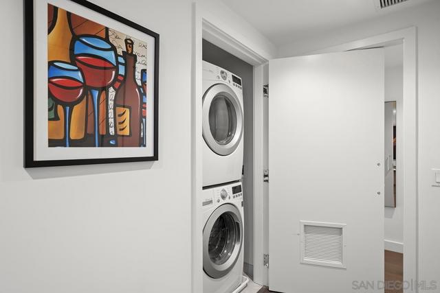 1388 Kettner Blvd, San Diego CA: https://media.crmls.org/mediaz/deb0c6e8-1c9b-4b71-8ad7-08bc02128c0d.jpg