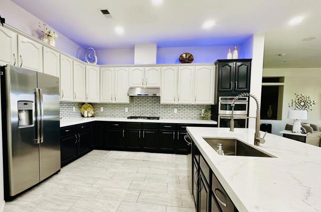 44580 S Heritage Palms Drive, Indio CA: https://media.crmls.org/mediaz/deb1e807-abdd-4f58-b08d-d5cf06be71a8.jpg