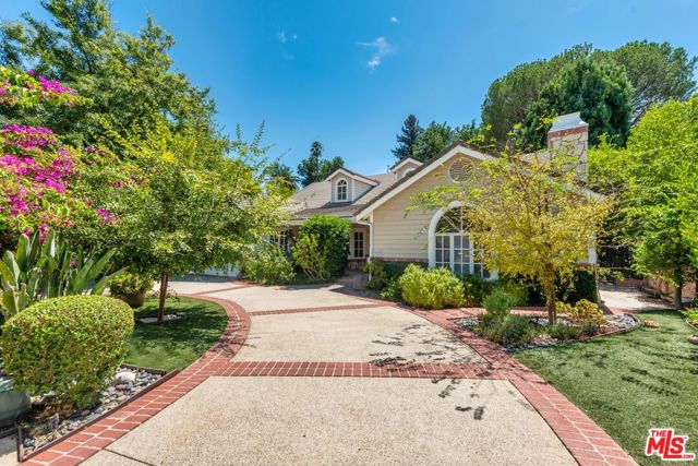 17040 Rancho Street, Encino CA: https://media.crmls.org/mediaz/deb1ead6-3439-442f-bb3c-521d59997ba8.jpg
