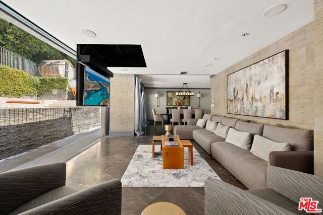 3300 N Knoll Drive, Los Angeles CA: https://media.crmls.org/mediaz/deb238a3-2751-4462-bd1d-a6e4c3806bef.jpg