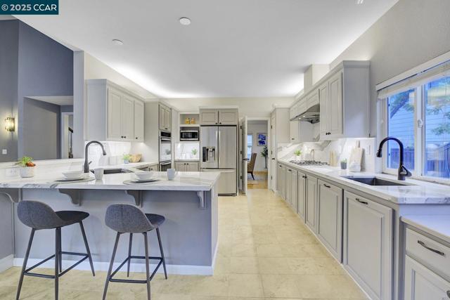 115 Shadewell Dr, Danville CA: https://media.crmls.org/mediaz/deb2545a-5435-4578-b9c1-53dfea57b930.jpg