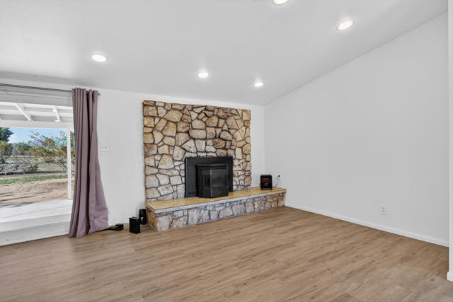 7504 Balsa Avenue, Yucca Valley CA: https://media.crmls.org/mediaz/deb2f619-474c-4d12-9868-520aa706c1dd.jpg
