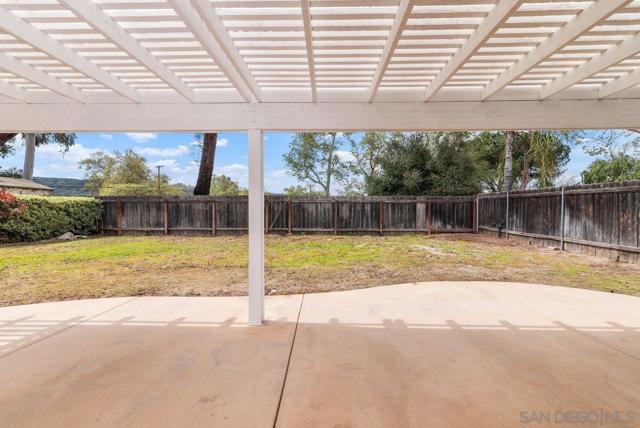 13222 Whitewater Dr, Poway CA: https://media.crmls.org/mediaz/deb3095d-661f-4193-b625-4fc0d6d1afd4.jpg
