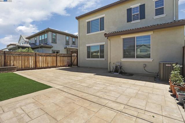 1205 S Ross Ct, Mountain House CA: https://media.crmls.org/mediaz/deb368a7-eefc-4988-83ff-17269ea98802.jpg
