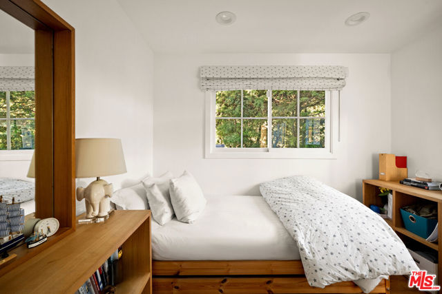 2745 La Cuesta Drive, Los Angeles CA: https://media.crmls.org/mediaz/deb3ef41-e044-40d0-8e18-4594e93d710c.jpg