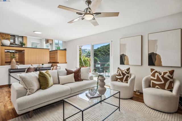 3483 Skyline Dr, Hayward CA: https://media.crmls.org/mediaz/deb41657-1fd7-4487-84b0-421905252035.jpg