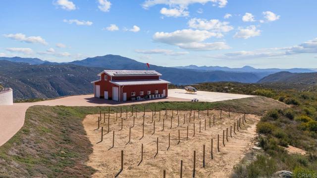24949 Thunder Mountain Road, Ramona CA: https://media.crmls.org/mediaz/deb49698-3711-4da0-813a-34e3755aff08.jpg