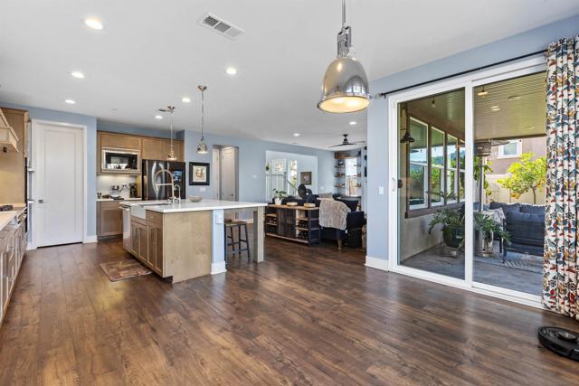 238 Ventasso Way, Fallbrook CA: https://media.crmls.org/mediaz/deb4ec1c-a03d-4202-855d-ef861aaeff42.jpg