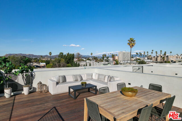 610 S Van Ness Avenue, Los Angeles CA: https://media.crmls.org/mediaz/deb5e53e-0954-4355-b9ae-365110167e0c.jpg