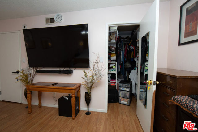 9041 Van Nuys Boulevard, 210 photo 33