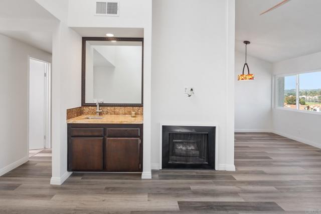 Image 4 of 32 For 2403 La Costa Avenue C