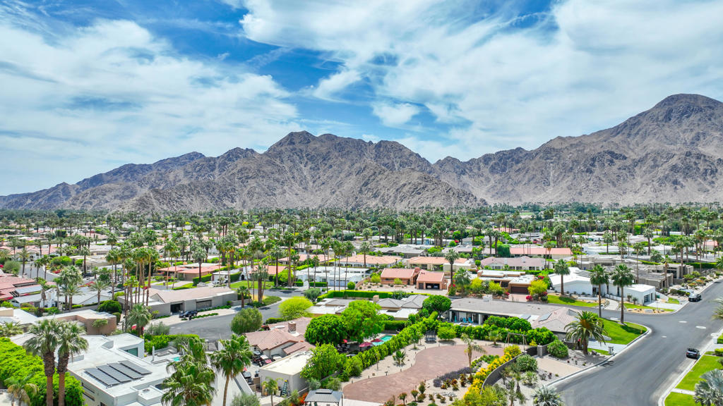 https://media.crmls.org/mediaz/deb65cfc-9230-43ed-904b-b81c62ece615.jpg?preset=X-Large